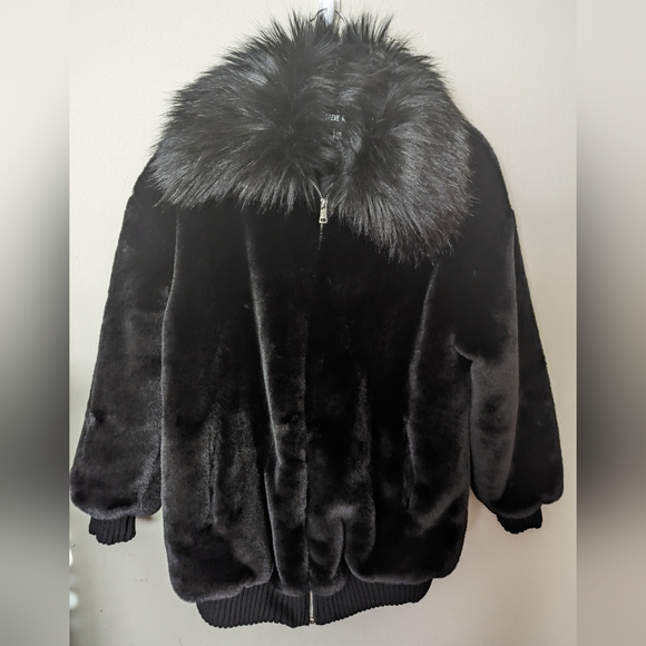 SOLD*****Steve Maddens Sylvia coat soft fur zip up with pockets!  NWT XS - Picture 5 of 13